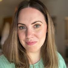 Now she's going after women's hands 🙄