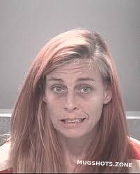 Diane Poore's Instagram, Twitter & Facebook