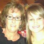 Lisa Edelen's Instagram, Twitter & Facebook