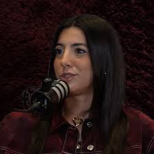 Fundadora de los Latin Kings en España, la historia oculta. Mariah Oliver  by AZODOSE: