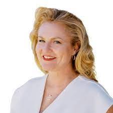 Diana Capelo's Instagram, Twitter & Facebook