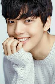 El actor hong jong hyun envió un camión de café al set, como muestra de apoyo a yeo jin goo con quien trabajó en el drama absolute boyfriend. Owesome And Handsome Yeo Jin Goo Jin Goo Korean Actors Korean Celebrities