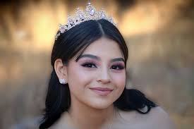 FELICIDADES A MILY POR SUS XV AÑOS 🎂‼️Les presento mi segunda sesión de  fotos 😍 a mi me encantaron a ustedes ¿qué les parce? PD. Gracias al señor  Roberto y su esposa