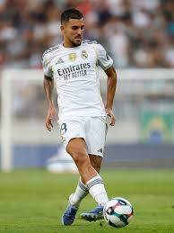 Dani Ceballos esteve aberto a deixar o Real Madrid em janeiro, caso o Real  Betis formalizasse uma proposta. O meia j&aacute; havia solicitado sa&iacute;da nas duas  &uacute;ltimas janelas de ver&atilde;o, e a