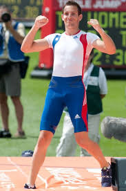 Renaud lavillenie of france celebrates breaking the championship record in the men's pole vault final during day two of the 2015 european athletics. Datei Renaud Lavillenie Barcelona 2010 Jpg Wikipedia