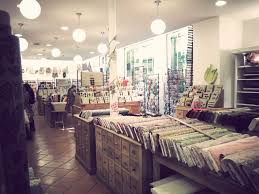 Entree Des Fournisseurs La Mercerie Parisienne 8 Rue Des Francs Bourgeois 75003 Paris Paris Shopping Haberdashery Commercial Design