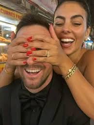 How can i laugh? 😆 By the way nice couple 😜