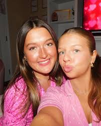 I got my girls💓💓