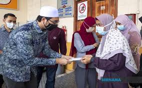 Imsak, subuh, syuruk, zohor, asar, maghrib dan isyak. Bernama Pemergian Ketua Armada Kelantan Satu Kehilangan Besar Untuk Parti Wan Ahmad Fayhsal
