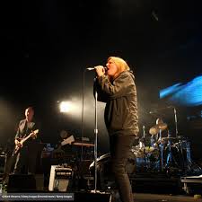 The song contains a sample of isaac hayes's song ike's rap ii, and contains a female vocal refrain reminiscent of the chorus of glory box by portishead, which samples the same song. Portishead Telecharger Et Ecouter Les Albums