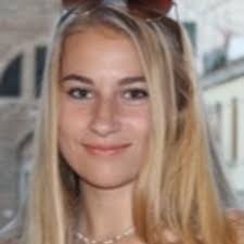 Julia Hamblin's Instagram, Twitter & Facebook