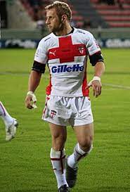 Rob burrow made an incredibly emotional return to headingley tonight as leeds rhinos overcame huddersfield giants. Rob Burrow Wikipedia