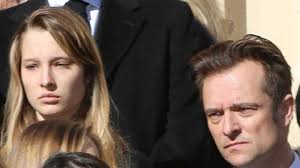 Ilona smet on cover on ′′ she ′′. David Hallyday Sa Reaction Amusante Quand Il Voit Sa Fille Ilona Smet En Couverture Pause Fun