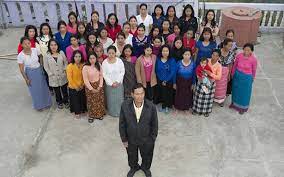 Here is a picture of ziona chana's family, the biggest family in the world. Qa9gfengldjxqm
