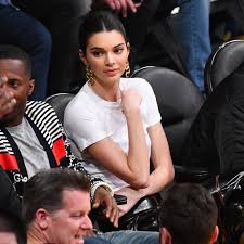 Get the latest news on kendall jenner and her boyfriend blake griffin, plus updates on her acne, instagram and the victoria's secret model's net worth. Kendall Jenner Responds To Rumored Nba Player Boyfriends Meme Who Did Kendall Really Date