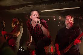 Résultat de recherche d'images pour "je suis mort mais j'ai des amis"