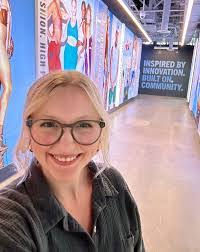 Heidi Shea's Instagram, Twitter & Facebook