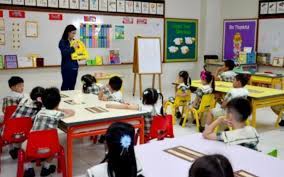 Berikut lima tips yang bisa diterapkan untuk menciptakan ruang belajar yang nyaman, yaitu: Tips Menciptakan Suasana Kelas Yang Nyaman Dan Menyenangkan Bagian 1 Dunia Belajar Anak