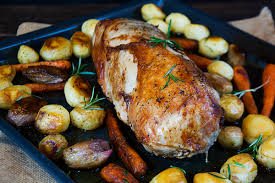 Cuando se cocina un buen redondo de ternera se suele conseguir crear un plato que gusta a todos y que es muy admirado por sus comensales, que sin embargo, no es tan complicado como parece cocinar un redondo de ternera, aunque si requiere de conocimientos básicos en el arte culinario. Redondo De Ternera Gallega Asado Al Horno La Cocina De Frabisa La Cocina De Frabisa