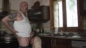 Güzel kızlar zevk almak kahrolası ve emiyor dev yaraklar Porno 7DAK  farkıyla izle