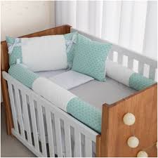 A mamãe da bebê nos enviou as imagens do papel de parede e quadrinhos que irá usar no quarto, e com base neles fizemos a sugestão da composição do kit para o berço e trocador. Baby Decoracao Kit De Berco 09 Pecas Green Tricot Encanto Verde Brubrelel Baby