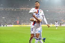 Çok şükür önemli bir şeyi yok hafif ağrıları var tedbir. Ol Une Tres Mauvaise Nouvelle Pour Lyon Avec Ghezzal Fennec Football