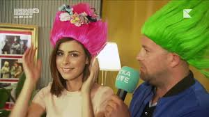 Aber sie lässt da ihre komplette künstlerische freiheit raus und imporvisiert ein bisschen. Trolls Mit Lena Und Mark Forster Kika Live 13 10 Youtube