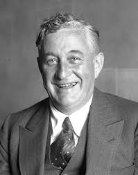 The shamus goes gangbusters