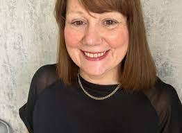 Lynn Wassell's Instagram, Twitter & Facebook