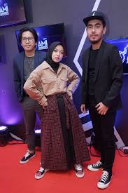 Maka sebelum saya menyajikan dzikir atau qasidah ya. Lirik Lagu Ya Arhamarrohimin Sabyan Kumparan Com