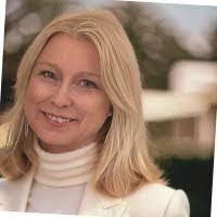 Carol Bettencourt's Instagram, Twitter & Facebook