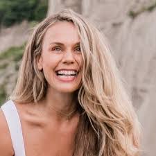 Donna Searles's Instagram, Twitter & Facebook