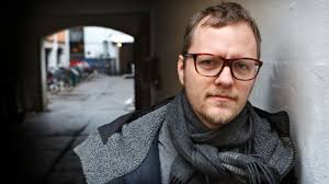 Tv-værts bror udstødt af Jehovas Vidner: Det er forfærdeligt