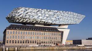 Das hafenhaus ist eine architektonische perle und zweifellos einer der überraschendsten und berühmtesten blickfänge der antwerpener skyline. Port House Antwerpen Wikipedia