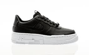 Complete with new pixelated swoosh branding by the heel and tongue, the air force 1 pixel offers next generation style. Nike W Air Force 1 Pixel Ck6649 001 Schwarz Orange Jungle