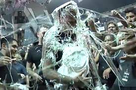 Currently, james hetfield is 57 years, 11 months and 7 days old. Metallica S James Hetfield Gets Silly Stringed And Pied For Birthday Celebration