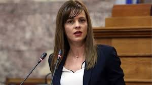 Από την άλλη, η έφη αχτσιόγλου έχει αλλάξει ριζικά την εμφάνισή της, αλλά όπως φαίνεται είτε η υπουργός αντιγράφει την σύζυγο του πρωθυπουργού, είτε ψωνίζουν ρούχα από τα ίδια καταστήματα. Egkyos H Efh Axtsiogloy Perimenoyn Paidi Me Ton Dhmhtrh Tzanakopoylo Newspepper