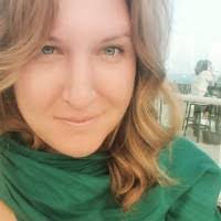 Holly Halverson's Instagram, Twitter & Facebook