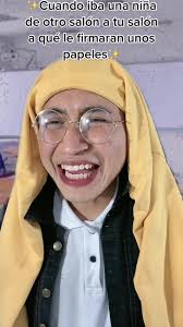 Cuando llega una compañera de otro salón: comedia