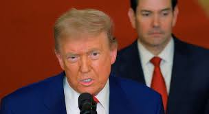 Morreu Sheldon Adelson, o homem que transformou água em casinos e riqueza  em Macau