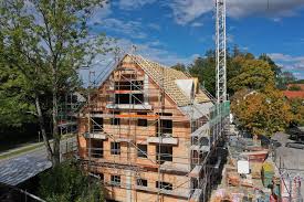 Niemand wird auf den pfaden der stadt berg spazieren gehen, ohne sich lebhaft an das bewegende schicksal des märchenkönigs ludwig ii. Am Brunnenplatzl In Berg Am Starnberger See Berg Am Starnberger See Sis Immobilien Hellweger Partner Neubau Immobilien Informationen