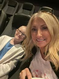 Winnie Whitney's Instagram, Twitter & Facebook