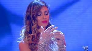 Gaffe clamorosa per belen rodriguez, ospite di serena rossi a canzone segreta, il nuovo programma in onda su rai 1. Canzone Segreta Belen Rodriguez Non Riesce Ad Andare Avanti Datemi Un Attimo Crolla E Piange Sul Palco Libero Quotidiano