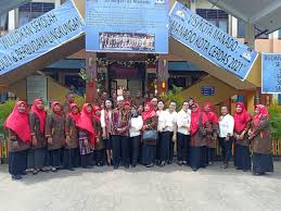 Jalan sehat dalam rangka pesta pelindung yay don bosco di persekolahan don bosco tomohon. Rombongan Dinas Dikbud Kota Tidore Study Banding Di Sd Negeri 03 Manado Pendidikan Rri Manado