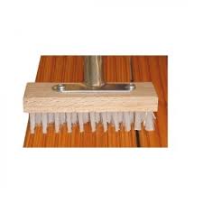 Holz terrassendielen können farbige einschlüsse, risse oder auch verschiedene strukturen besitzen, wodurch sie ein gesamtbild voller einzigartiger muster ergeben, so dass es kaum ein besseres und. Reinigungsburste Fur Terrassendielen