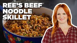Ree S Drummond Makes A Beef Noodle Skillet Food Network Youtube Food Network Recipes Beef And Noodles Food Network Recipes Pioneer Woman