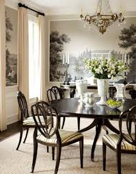 Simple But Very Elegant Curtains I Like The Way They Return Smartly Towards The Wall Gideo Traditional Dining Rooms Beautiful Dining Rooms Dining Room Decor