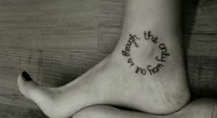Tatouage femme discret sapin cote droit sous le bras. Tatouage Discret Juste Un Peu D Encre Tattoome Le Meilleur Du Tatouage