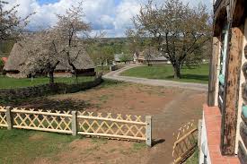 Einige der aufgeführten museen liegen geographisch außerhalb europas (georgien, grönland, kanarische inseln, asiatischer teil russlands). Kourim Muzeum Lidovych Staveb Skanzen Kolinsko Cesty A Pamatky