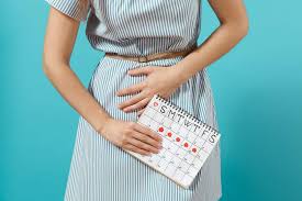 Warna darah haid yang merah terang biasanya terjadi saat hari pertama menstruasi dan warna darah haid yang hitam terjadi karena darah dalam rahim lebih lama keluar dan teroksidasi di warna darah haid yang normal. Darah Haid Sedikit Dari Yang Sebelumnya Apakah Normal